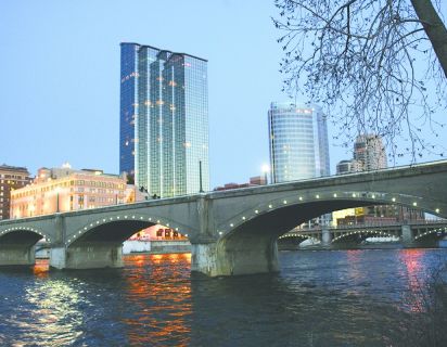 Gr city night bridge